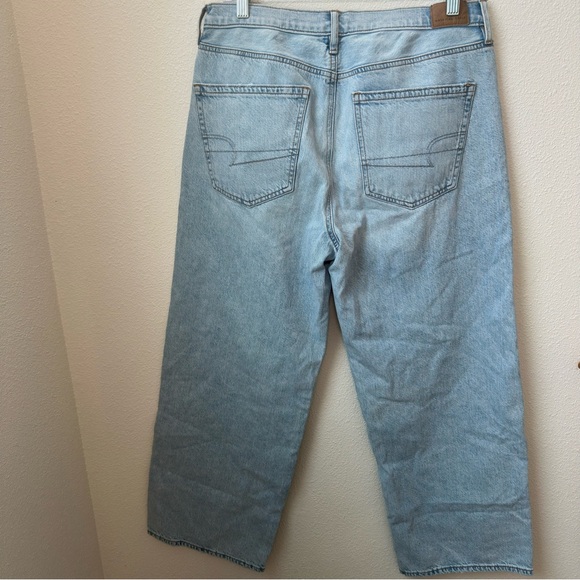 American Eagle 90s Wide Leg Jeans
Light Wash Blue Denim Womens size 12
reg 3727 - Picture 7 of 9